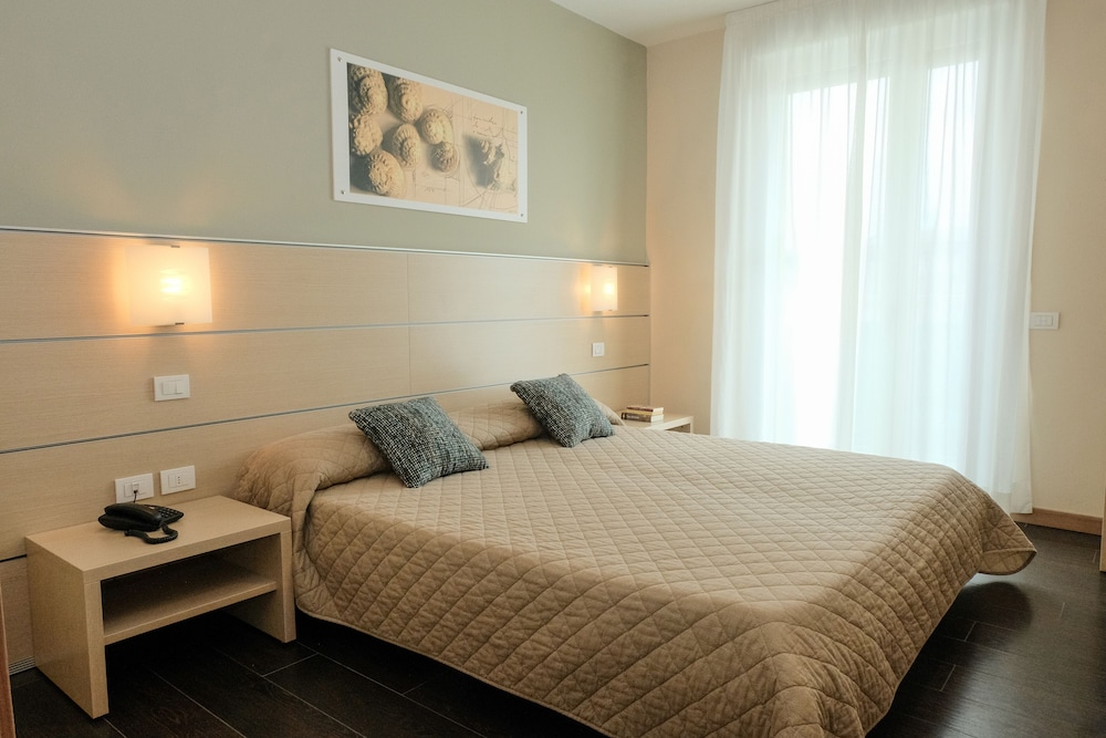 Hotel Orizzonte — Hotel rooms in Jesolo, Veneto