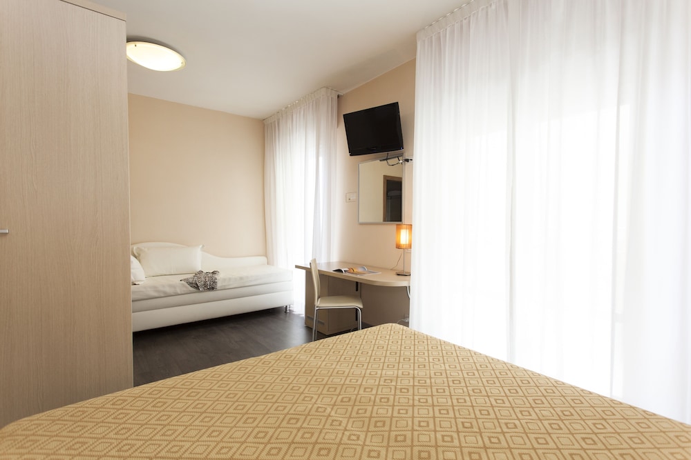 Hotel Orizzonte — Hotel rooms in Jesolo, Veneto