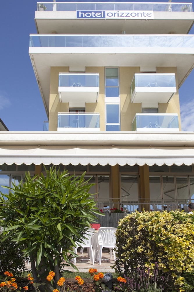 Hotel Orizzonte — Hotel building in Jesolo, Veneto