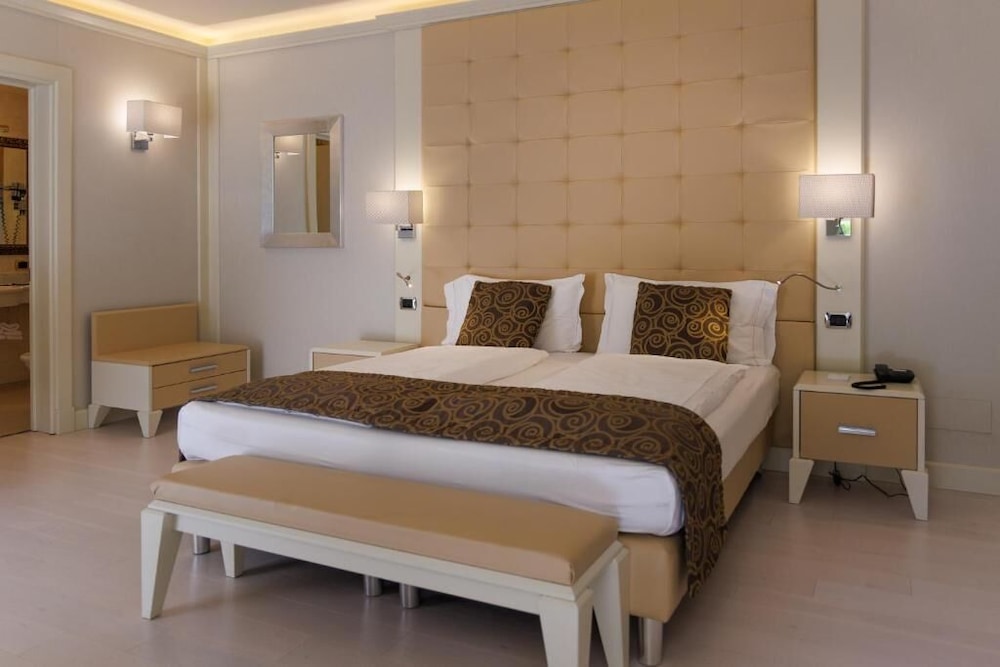 Park Hotel Imperial Centro Tao Natural Medical Spa — Hotel rooms in Limone sul Garda, Lombardy
