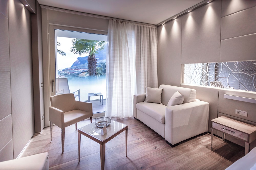 Park Hotel Imperial Centro Tao Natural Medical Spa — Hotel rooms in Limone sul Garda, Lombardy