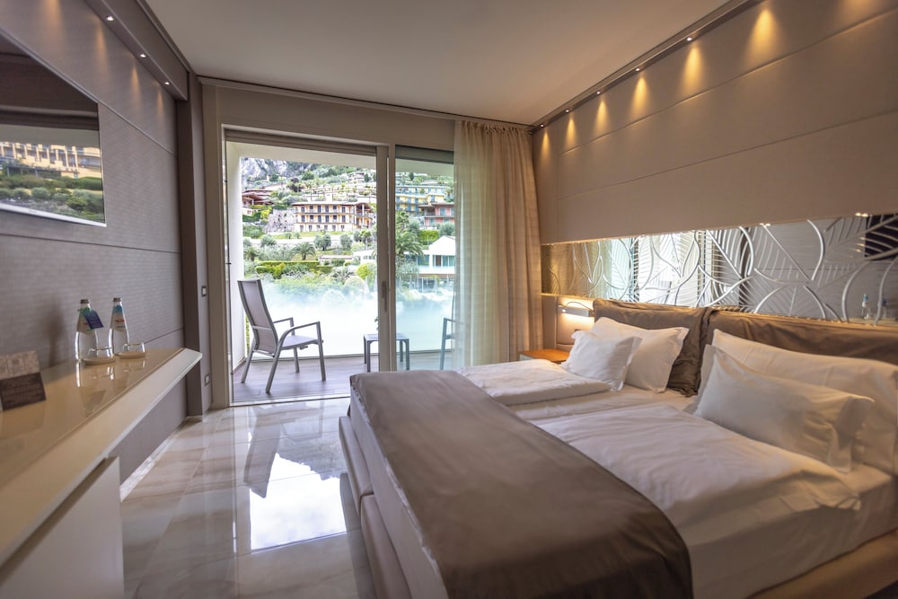 Park Hotel Imperial Centro Tao Natural Medical Spa — Hotel rooms in Limone sul Garda, Lombardy