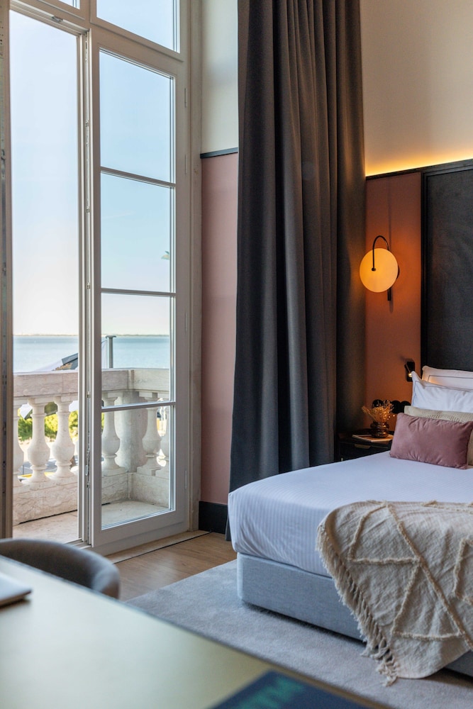 The Editory Riverside Hotel, an Historic Hotel — Hotel rooms in Lisbon, Lisboa