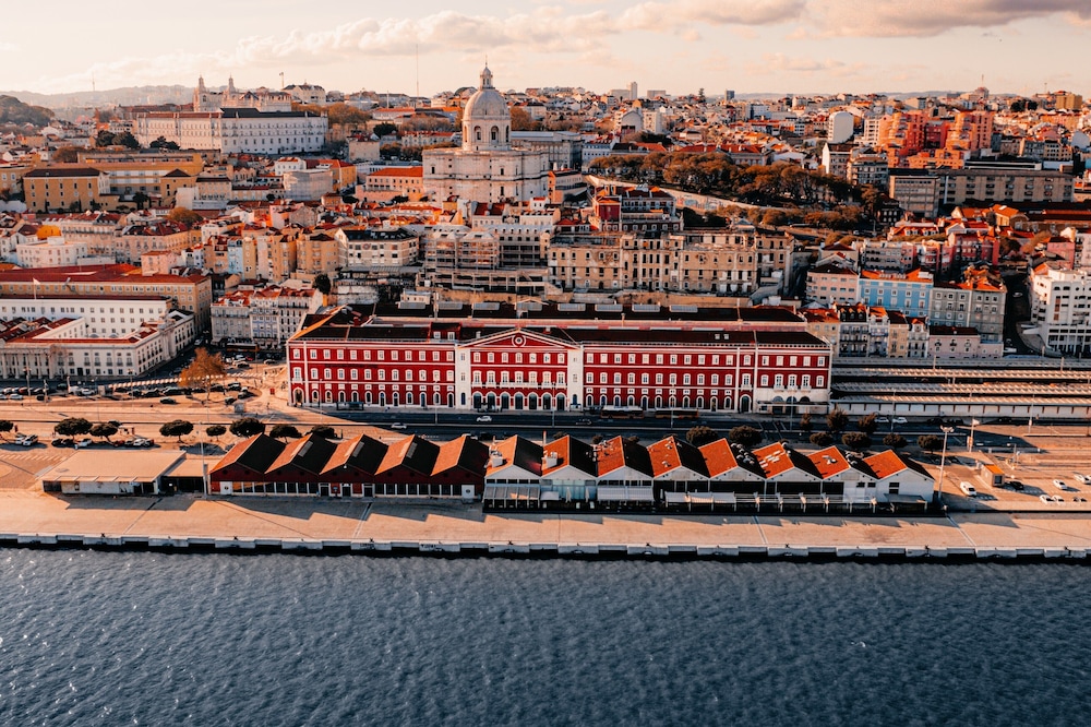 The Editory Riverside Hotel, an Historic Hotel