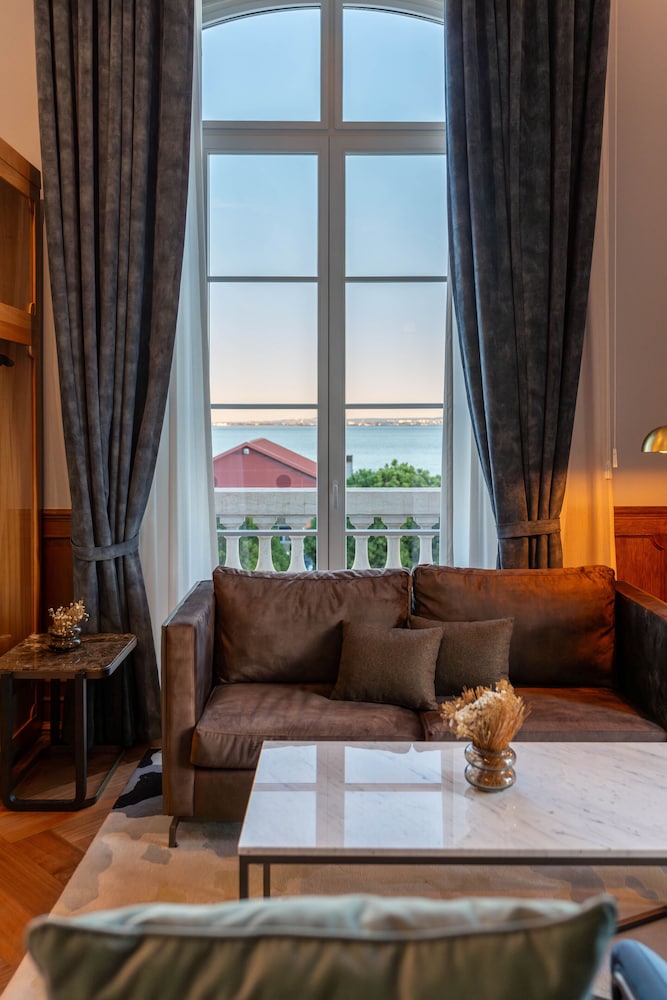 The Editory Riverside Hotel, an Historic Hotel — Hotel rooms in Lisbon, Lisboa