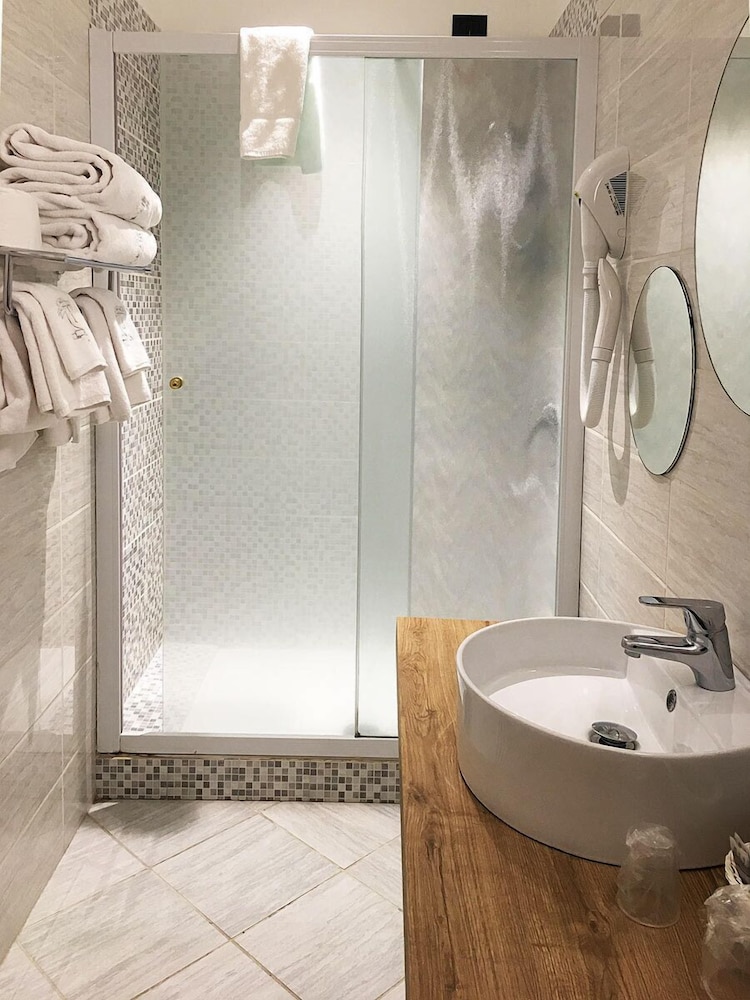 Il Loggiato dei Serviti — Hotel rooms in Como, Lombardy