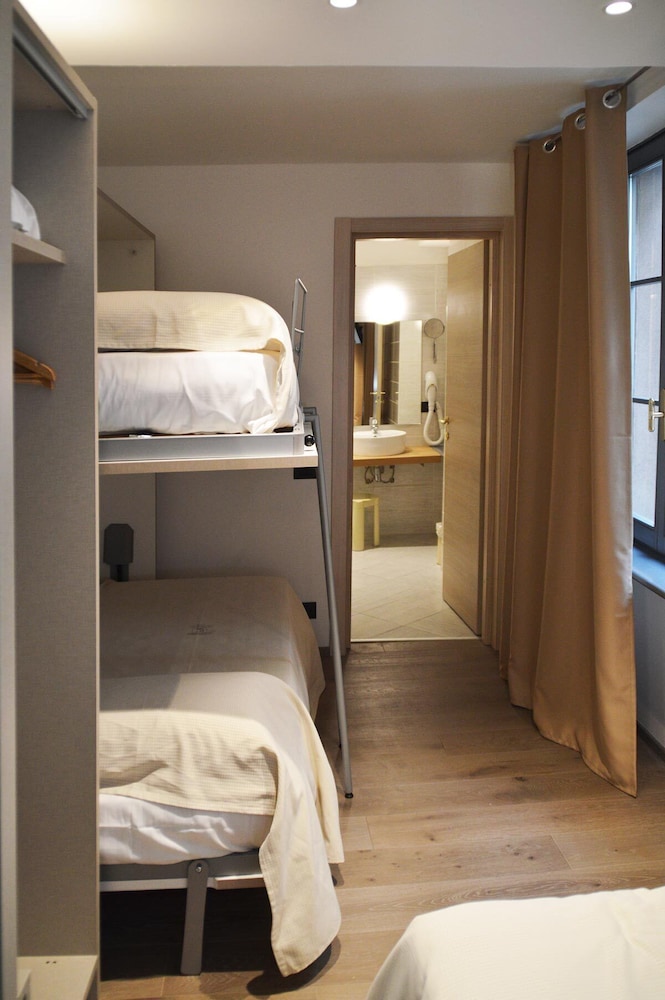 Il Loggiato dei Serviti — Hotel rooms in Como, Lombardy
