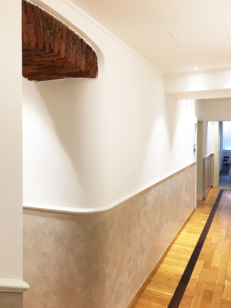 Il Loggiato dei Serviti — Hotel building in Como, Lombardy