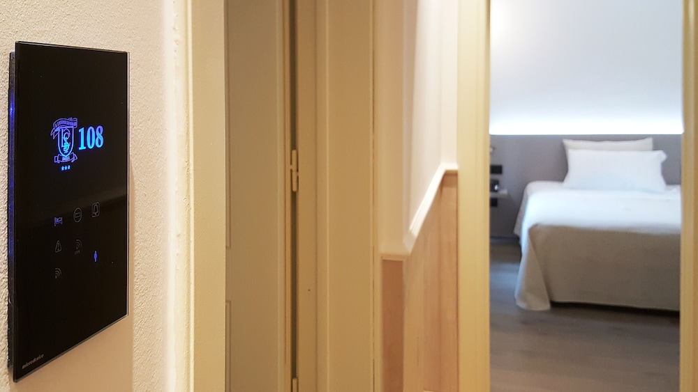 Il Loggiato dei Serviti — Hotel rooms in Como, Lombardy