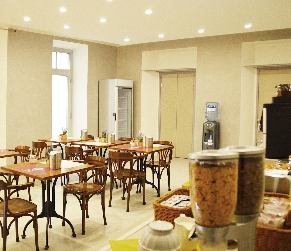Il Loggiato dei Serviti — Restaurant & bars in Como, Lombardy