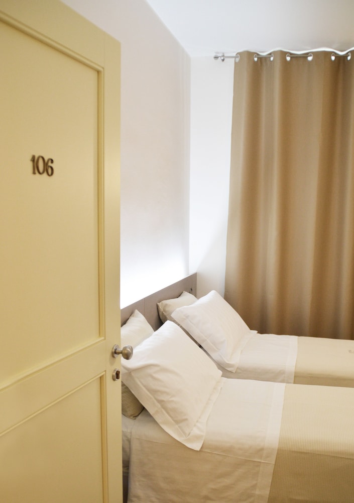 Il Loggiato dei Serviti — Hotel rooms in Como, Lombardy