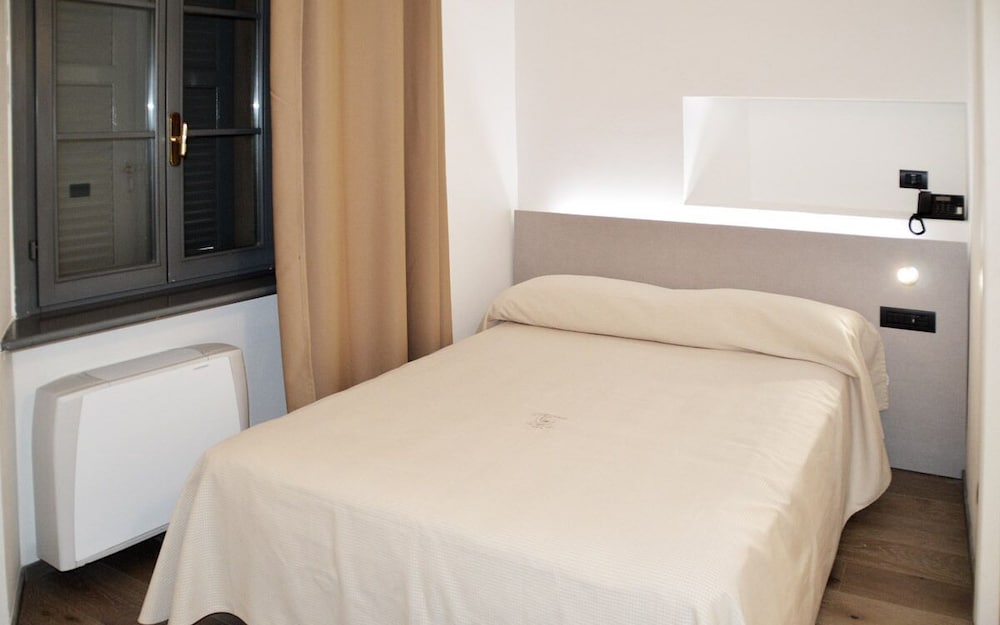 Il Loggiato dei Serviti — Hotel rooms in Como, Lombardy