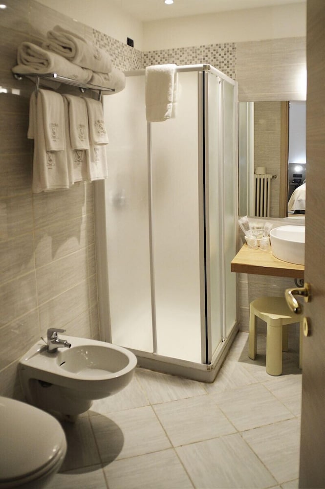 Il Loggiato dei Serviti — Hotel rooms in Como, Lombardy