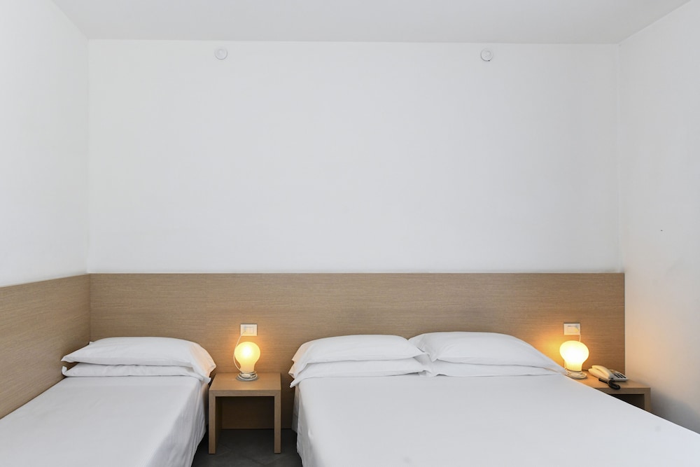 Hotel Eden — Hotel rooms in Jesolo, Veneto