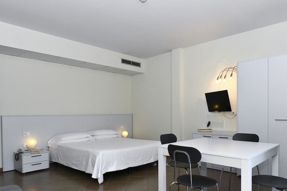 Hotel Eden — Hotel rooms in Jesolo, Veneto