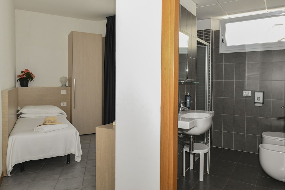 Hotel Eden — Hotel rooms in Jesolo, Veneto