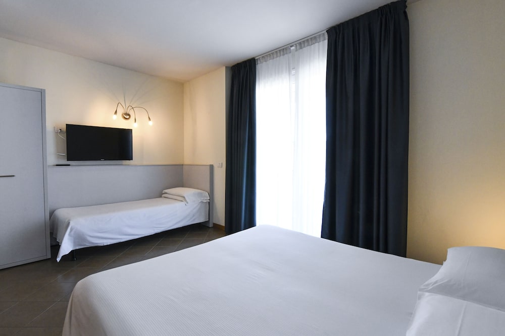 Hotel Eden — Hotel rooms in Jesolo, Veneto
