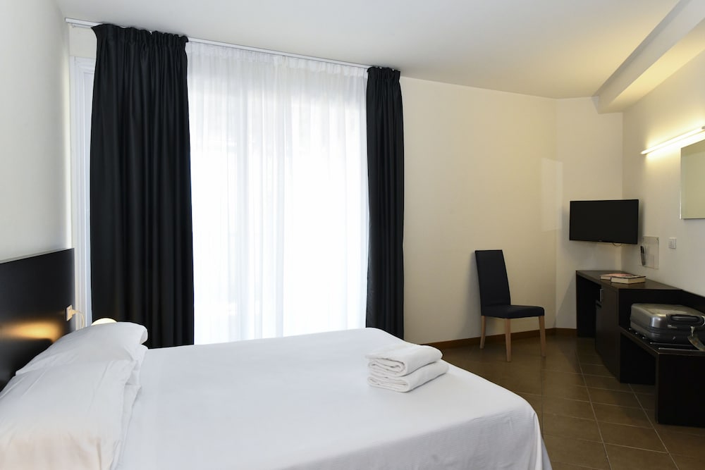 Hotel Eden — Hotel rooms in Jesolo, Veneto