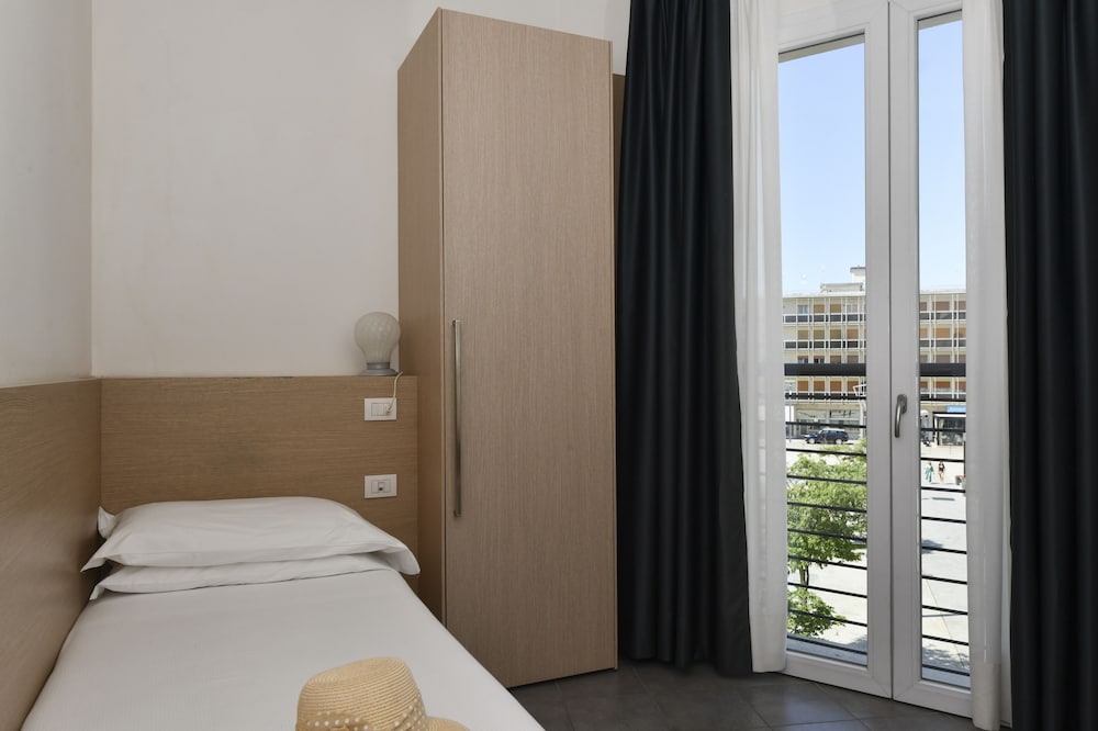 Hotel Eden — Hotel rooms in Jesolo, Veneto