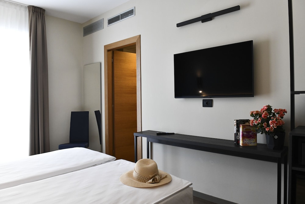 Hotel Eden — Hotel rooms in Jesolo, Veneto