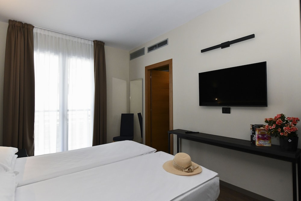Hotel Eden — Hotel rooms in Jesolo, Veneto