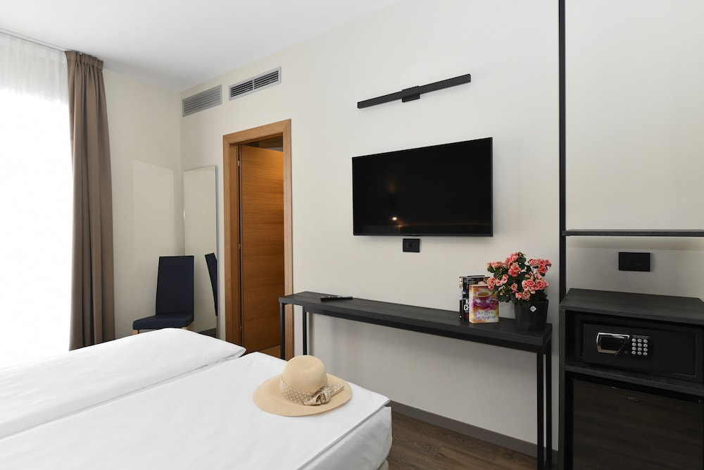 Hotel Eden — Hotel rooms in Jesolo, Veneto