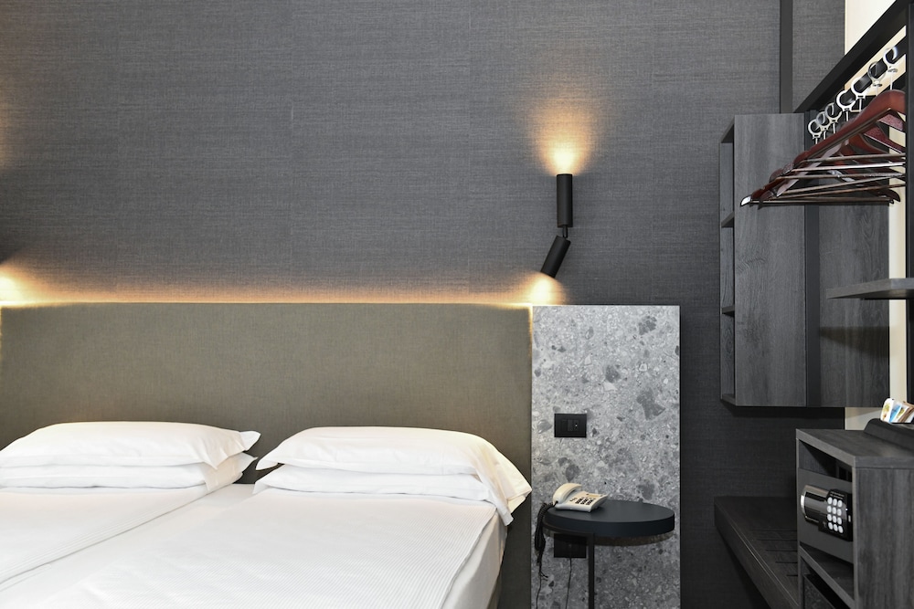 Hotel Eden — Hotel rooms in Jesolo, Veneto