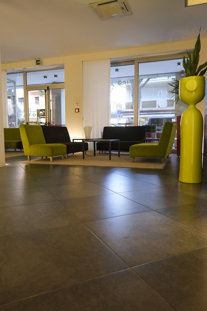 Hotel Eden — Hotel building in Jesolo, Veneto