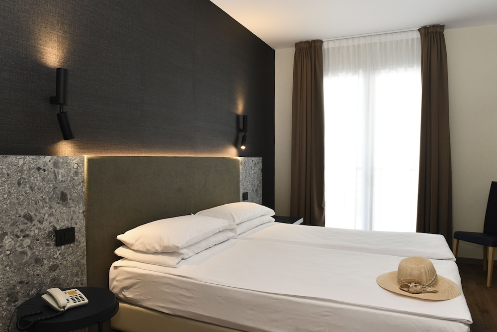 Hotel Eden — Hotel rooms in Jesolo, Veneto