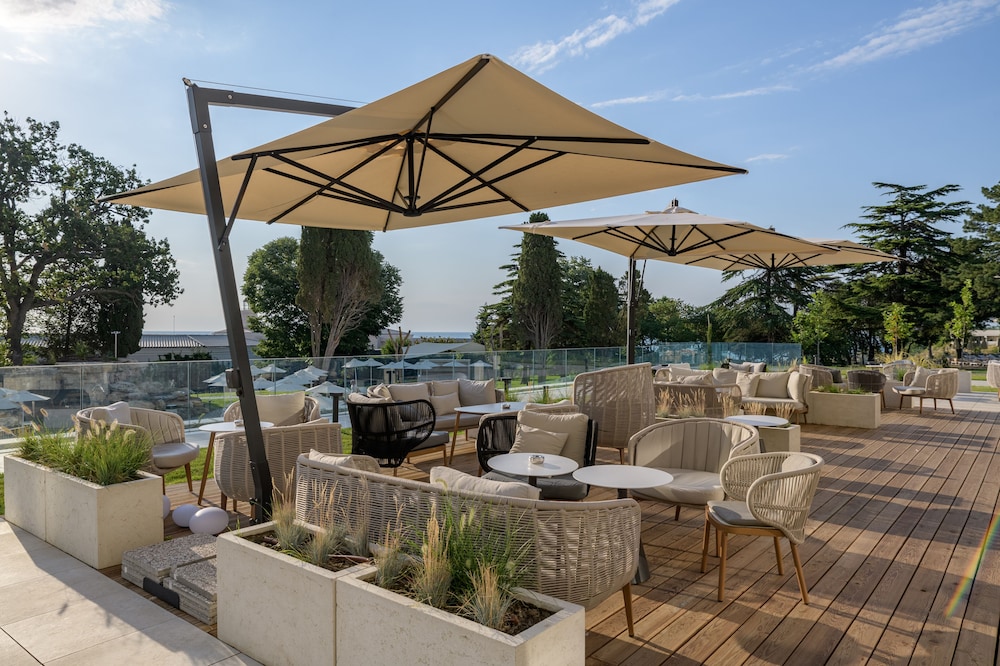 Ensana Aquahouse Health Spa Hotel — Restaurant & bars in Varna, Varna Region