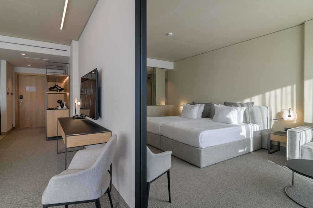 Ensana Aquahouse Health Spa Hotel — Hotel rooms in Varna, Varna Region