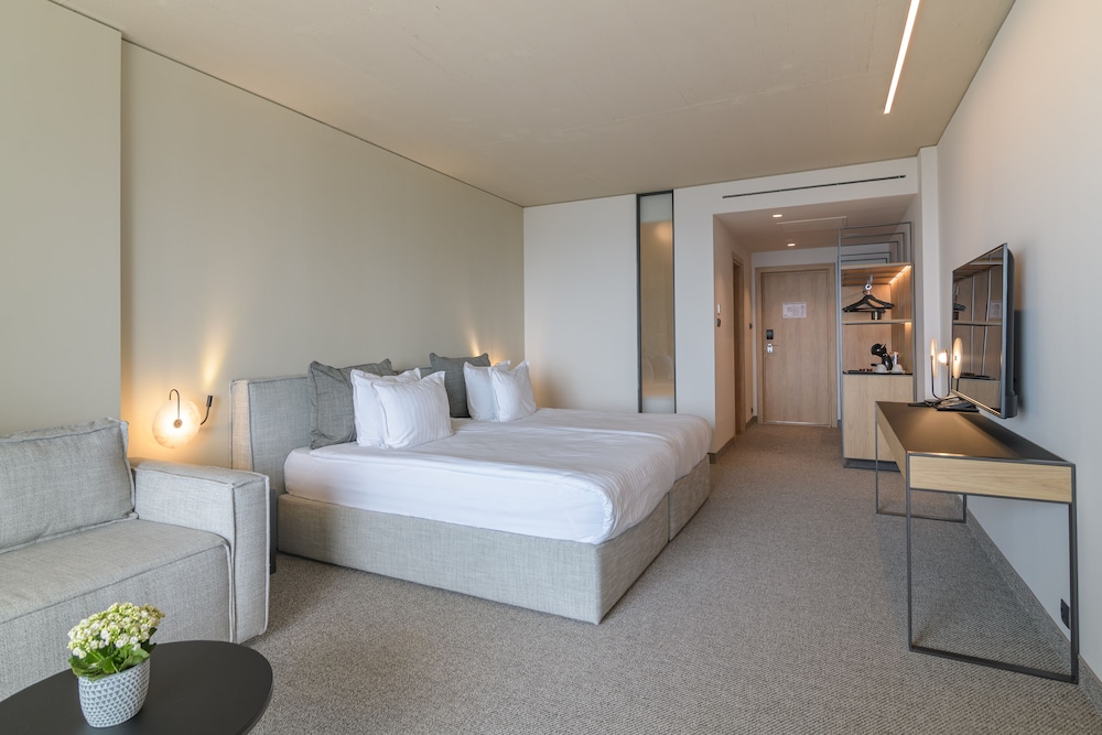 Ensana Aquahouse Health Spa Hotel — Hotel rooms in Varna, Varna Region