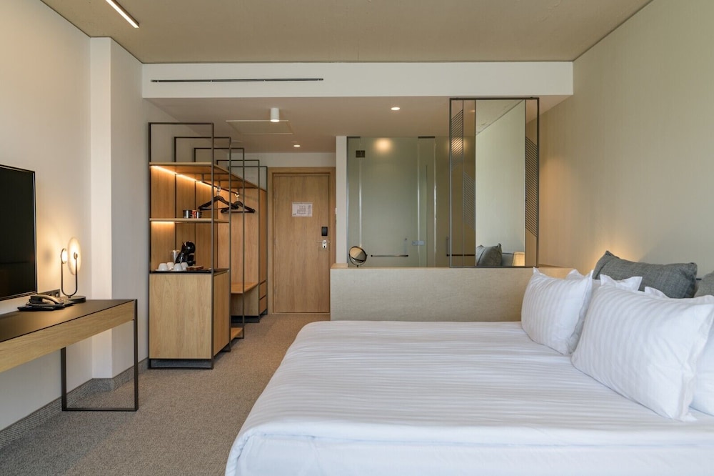 Ensana Aquahouse Health Spa Hotel — Hotel rooms in Varna, Varna Region