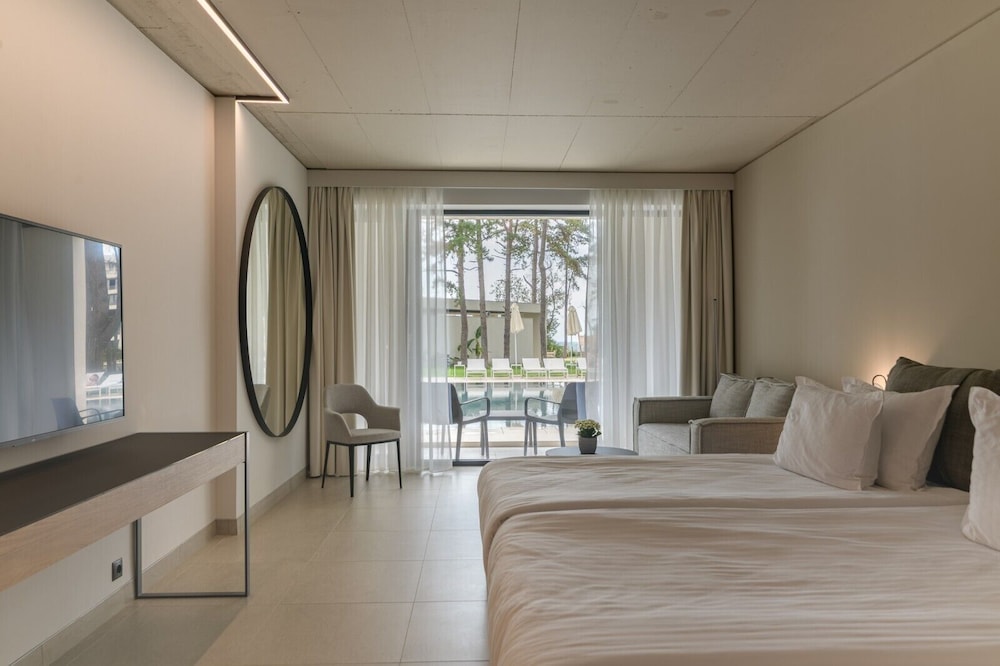 Ensana Aquahouse Health Spa Hotel — Hotel rooms in Varna, Varna Region