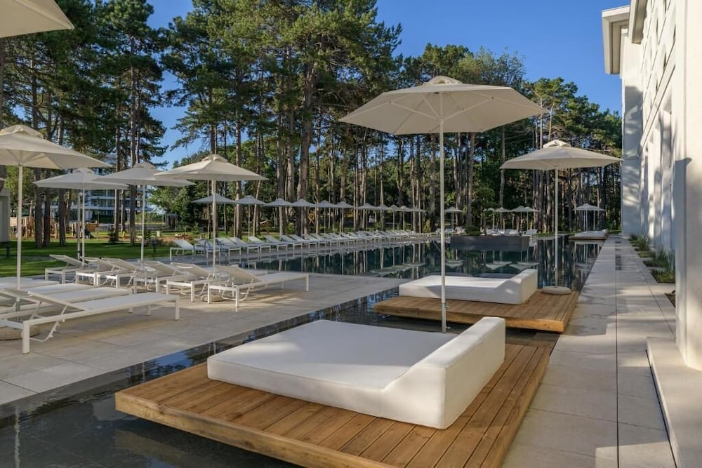 Ensana Aquahouse Health Spa Hotel — Swimming pool in Varna, Varna Region