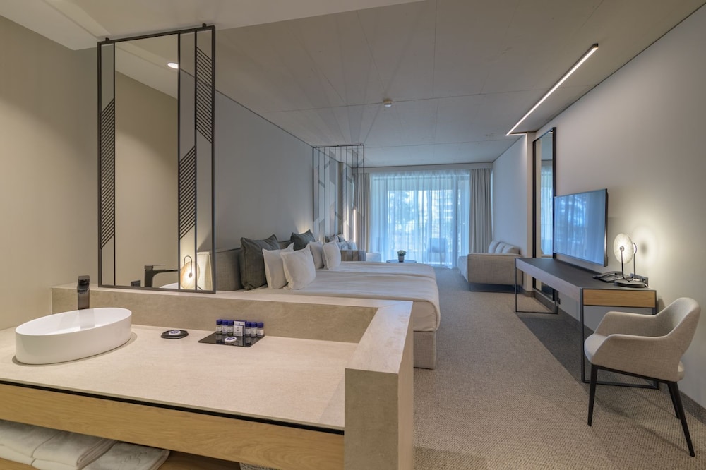 Ensana Aquahouse Health Spa Hotel — Hotel rooms in Varna, Varna Region