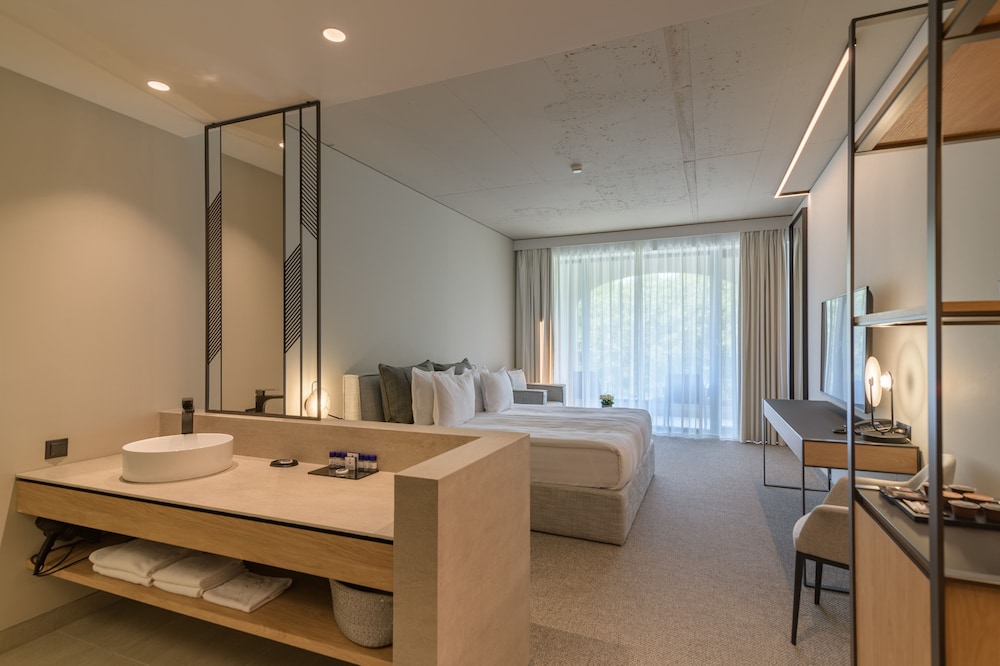 Ensana Aquahouse Health Spa Hotel — Hotel rooms in Varna, Varna Region