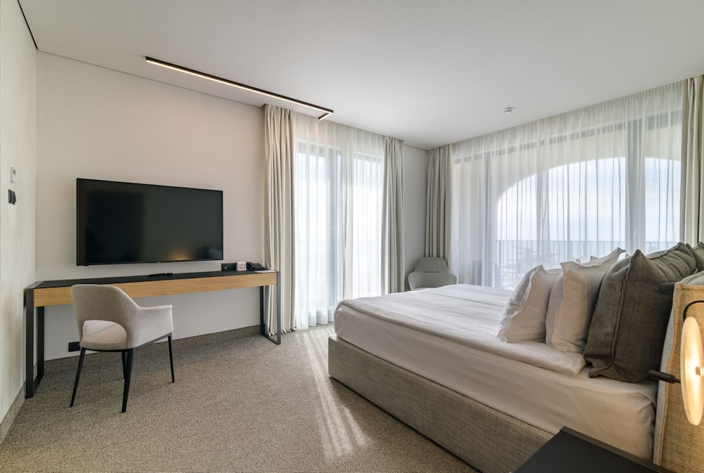 Ensana Aquahouse Health Spa Hotel — Hotel rooms in Varna, Varna Region