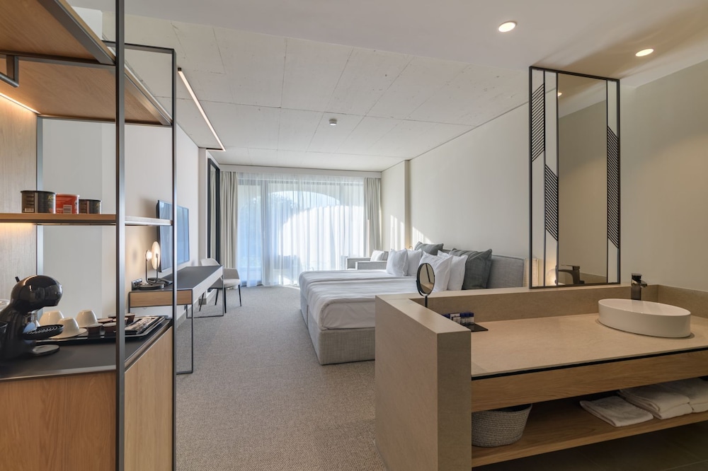 Ensana Aquahouse Health Spa Hotel — Hotel rooms in Varna, Varna Region