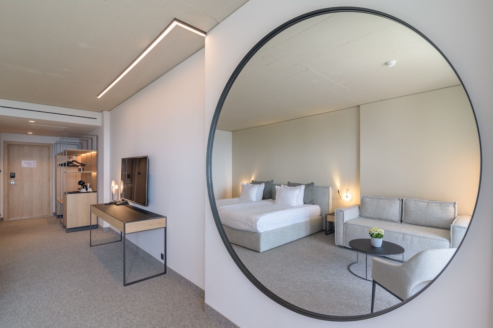 Ensana Aquahouse Health Spa Hotel — Hotel rooms in Varna, Varna Region