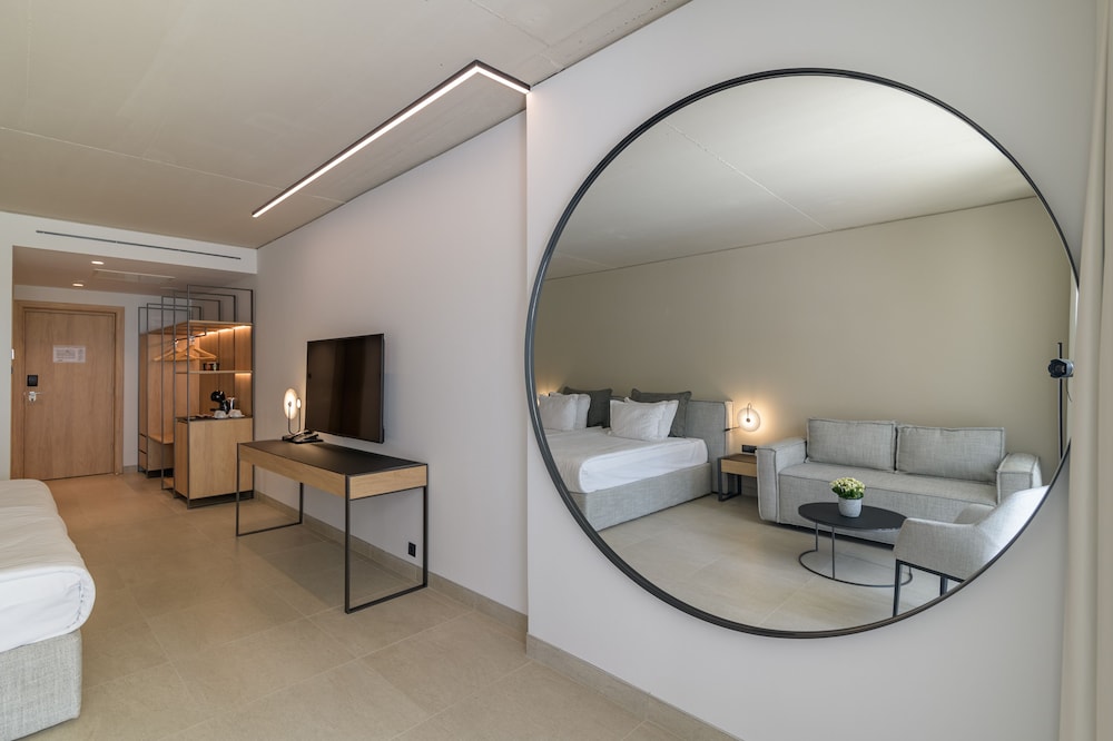 Ensana Aquahouse Health Spa Hotel — Hotel rooms in Varna, Varna Region