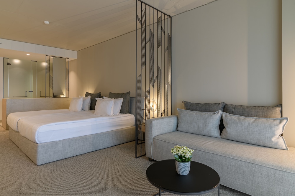 Ensana Aquahouse Health Spa Hotel — Hotel rooms in Varna, Varna Region
