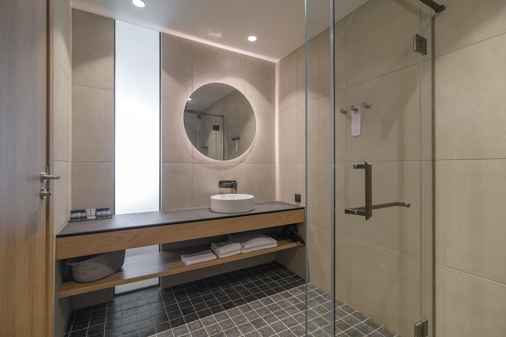 Ensana Aquahouse Health Spa Hotel — Hotel rooms in Varna, Varna Region