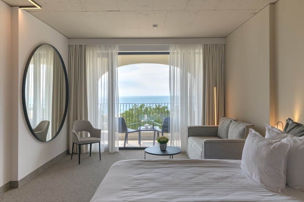 Ensana Aquahouse Health Spa Hotel — Hotel rooms in Varna, Varna Region