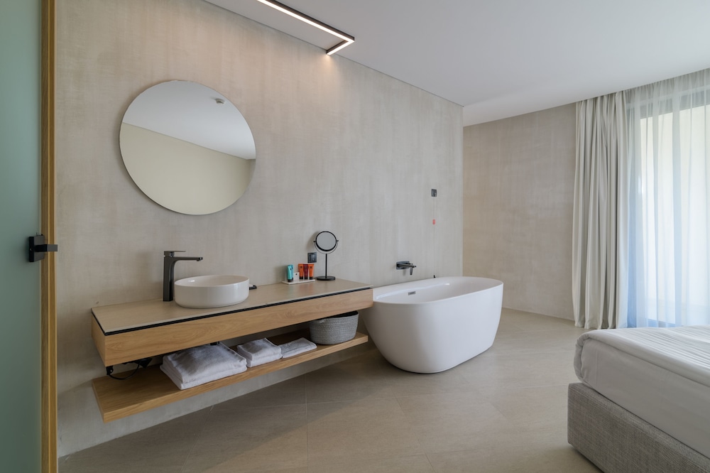 Ensana Aquahouse Health Spa Hotel — Hotel rooms in Varna, Varna Region