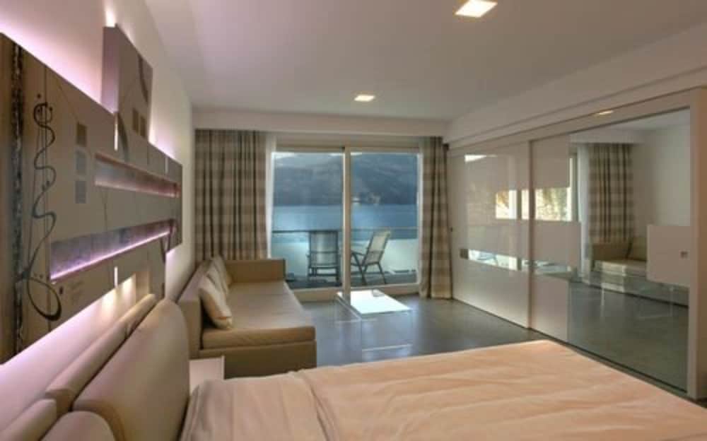 Hotel Vega — Hotel rooms in Malcesine, Veneto