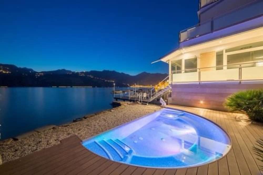 Hotel Vega — Swimming pool in Malcesine, Veneto