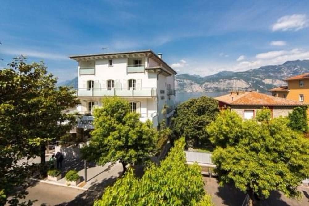 Hotel Vega — Hotel building in Malcesine, Veneto