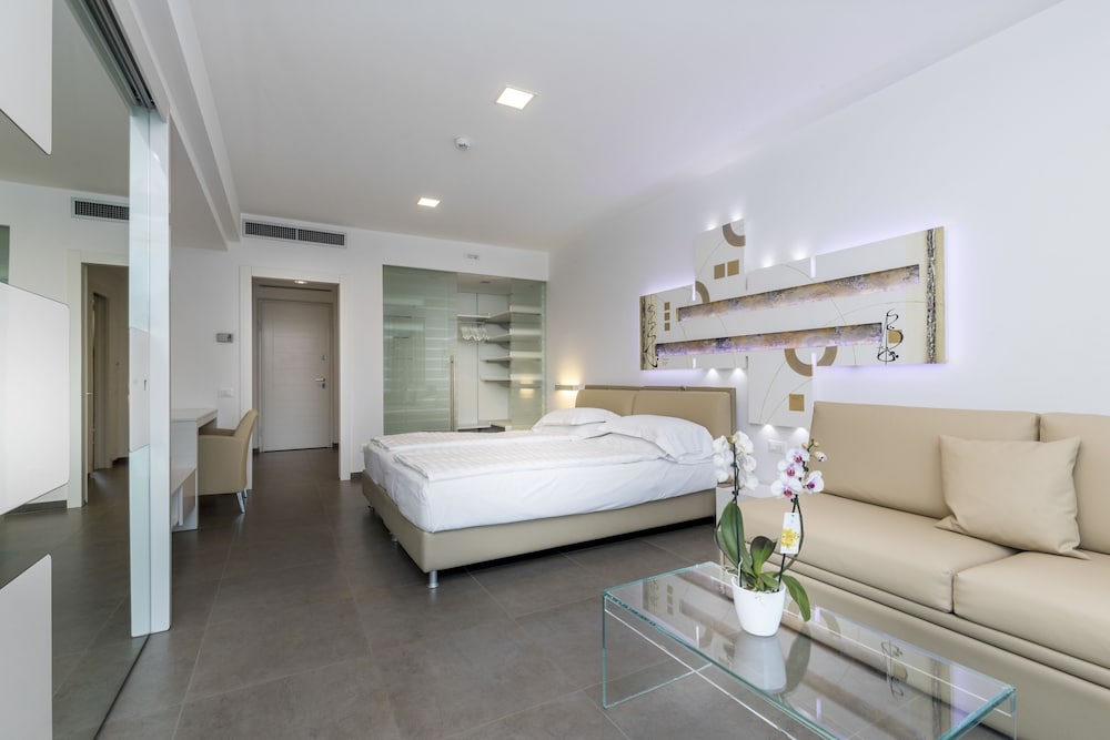Hotel Vega — Hotel rooms in Malcesine, Veneto