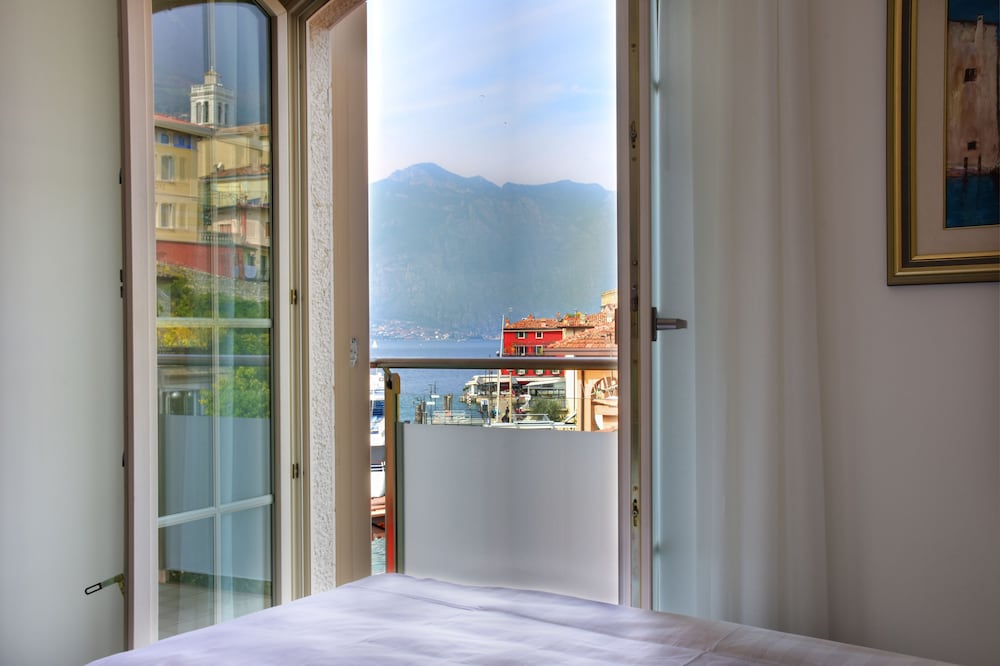 Hotel Vega — Hotel rooms in Malcesine, Veneto